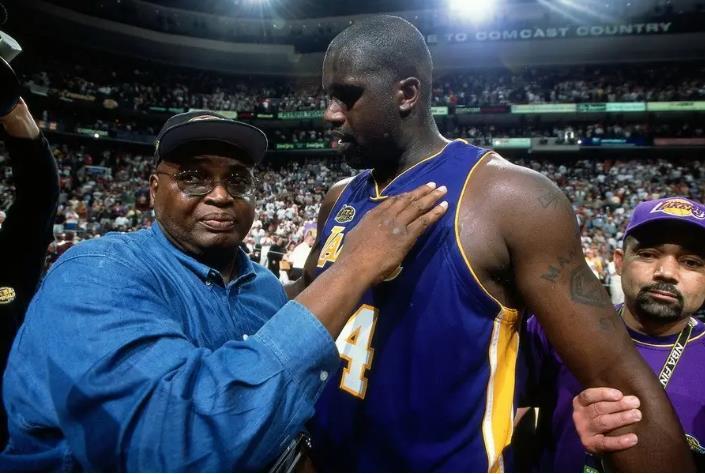 与更衣室秩 与更衣室秩